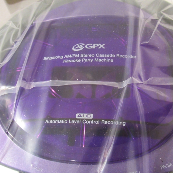GPX Karaoke Party Machine, AM-FM Radio, Cassette Recorder, Microphone, RN: C1007 - Picture 12 of 16